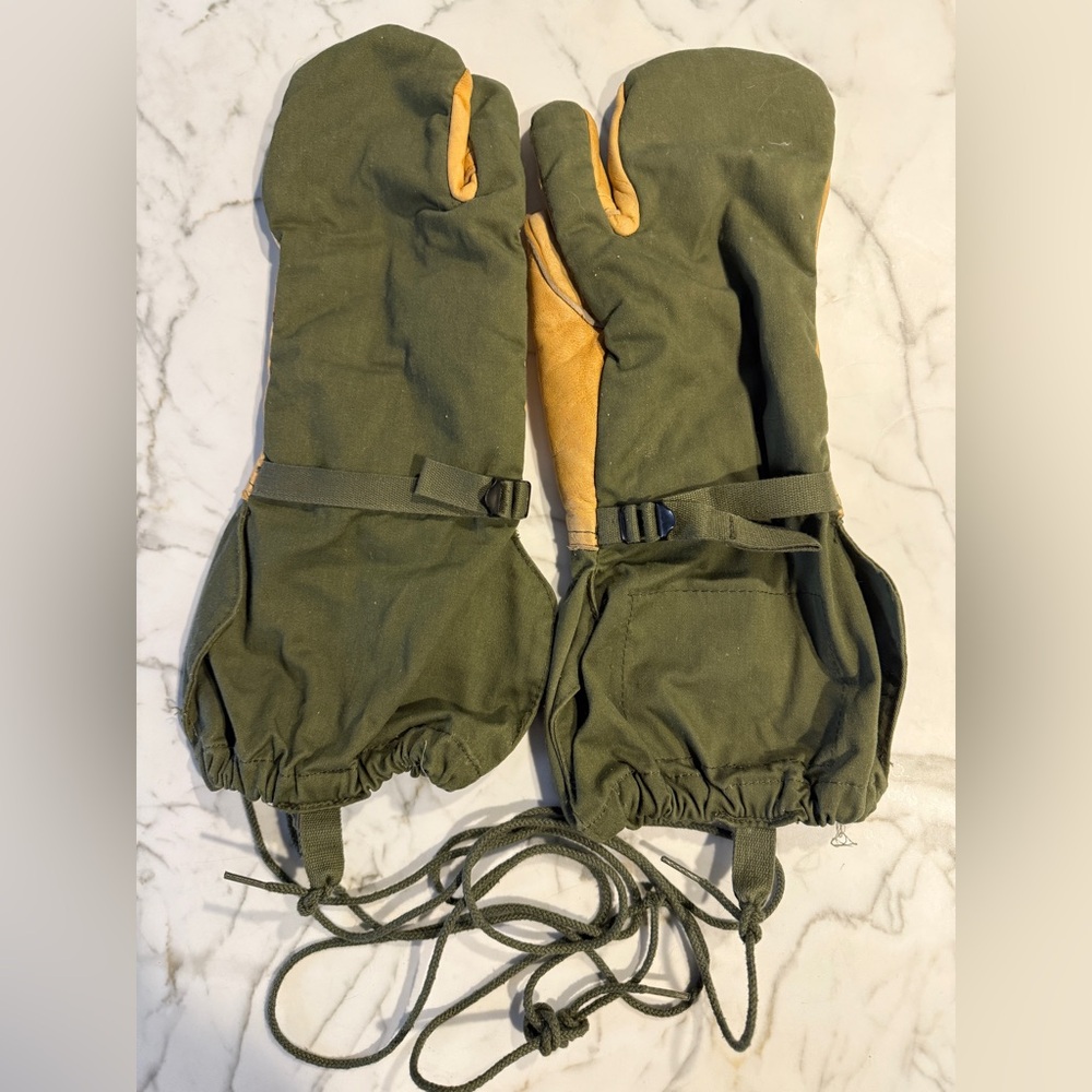 Vintage Green/Tan Canvas/Leather Khaki Trigger Mittens, used condition, see pics